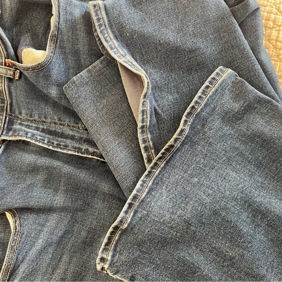 Women’s Abercrombie curve love flare  Blue Jeans - Picture 5 of 7